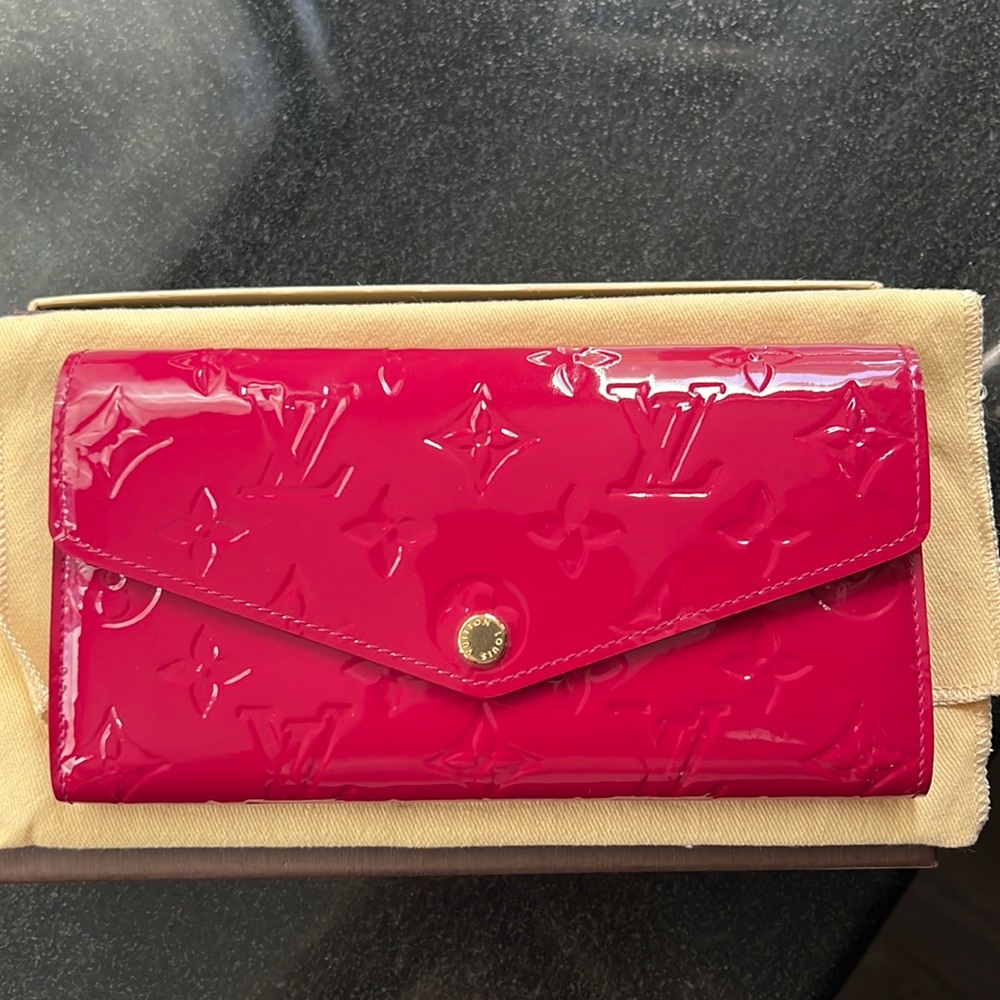 Louis Vuitton Vernis Sarah Wallet